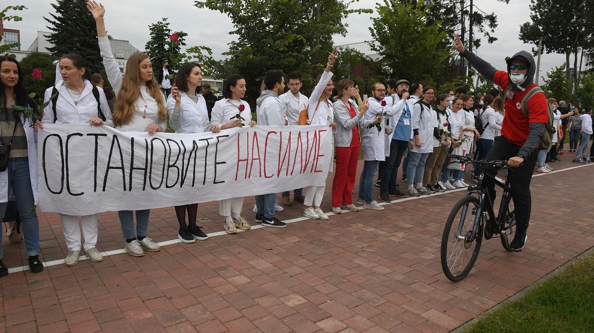 Zmlátili mě, na ošetření prý nárok nemám, líčí běloruský lékař státní násilí